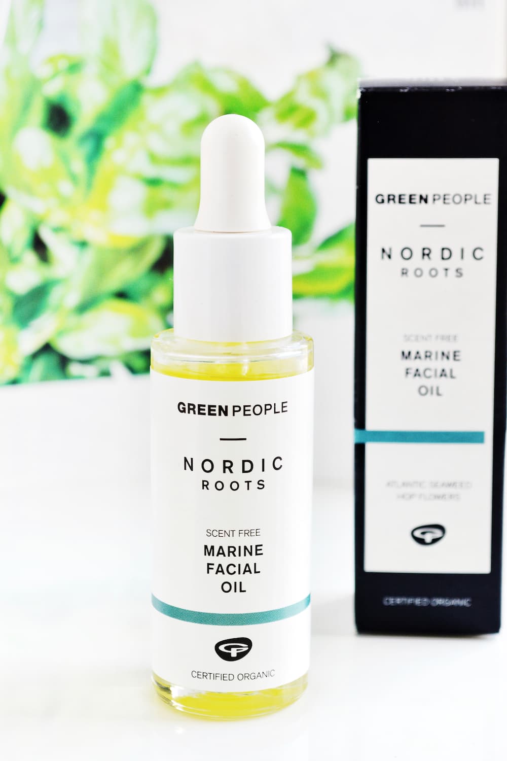 Review of Green People Nordic Roots Marine Facial Oil - Scandinavian inspired organic unscented skincare to boost collagen for glowing skin.